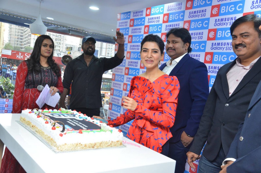 Samantha Launches Samsung S10e Mobile at Big C